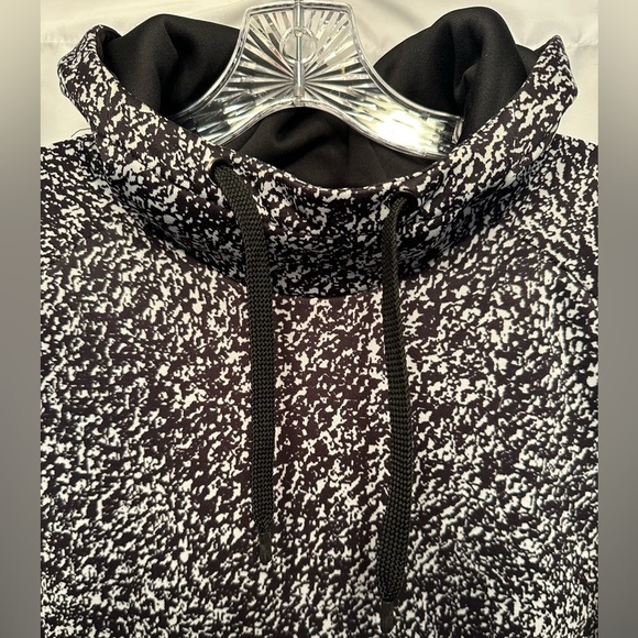Nike Dri Fit Men’s XL Black White Noise Hooded Swoosh Sweatshirt  800499-043 - Picture 2 of 9